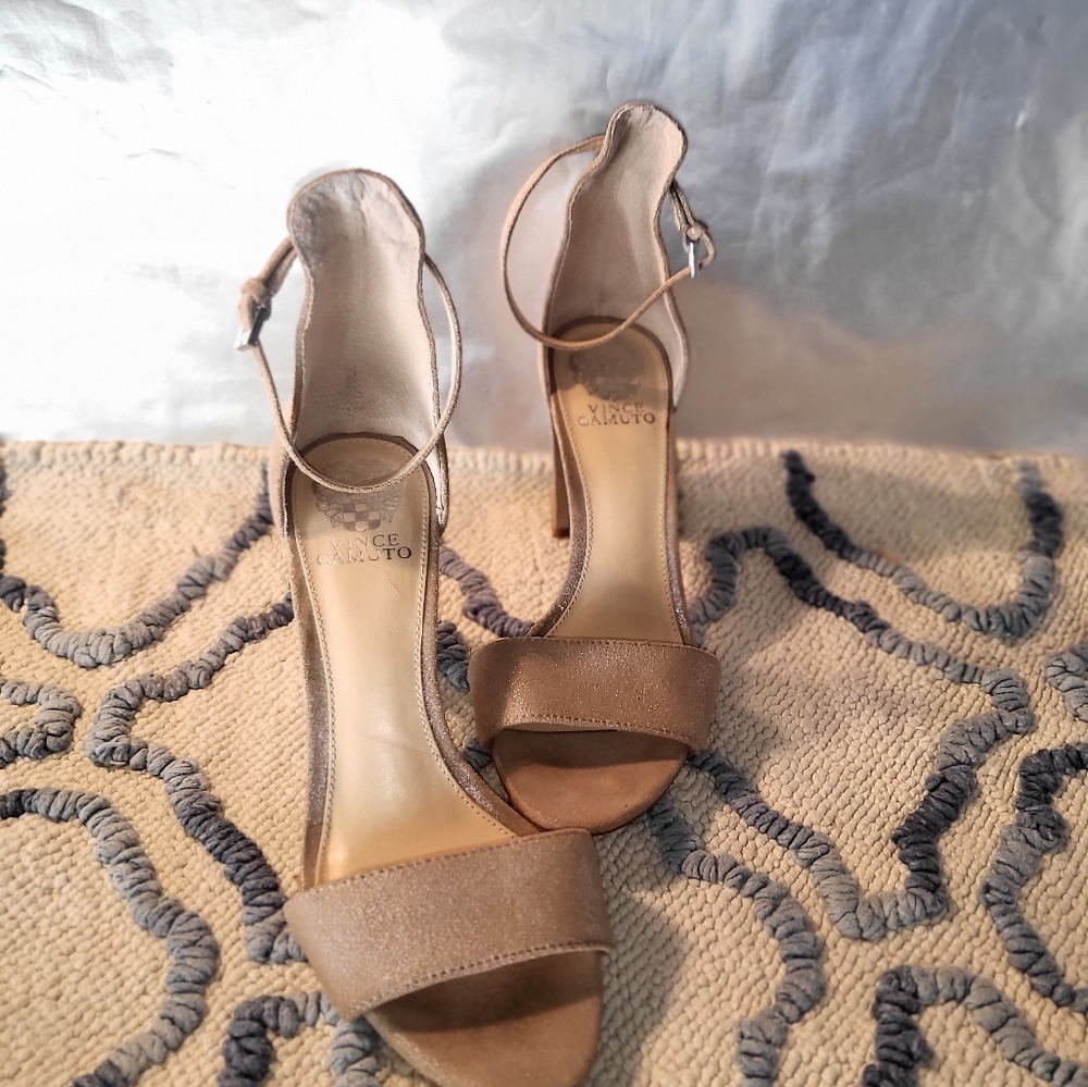 Vince Camuto size 9.5 M